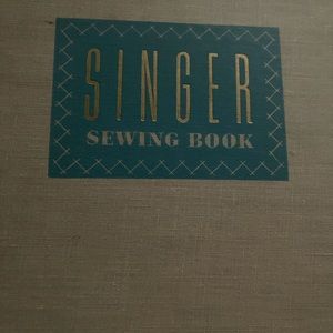 Singer sewing machine Reference sewing; 1957